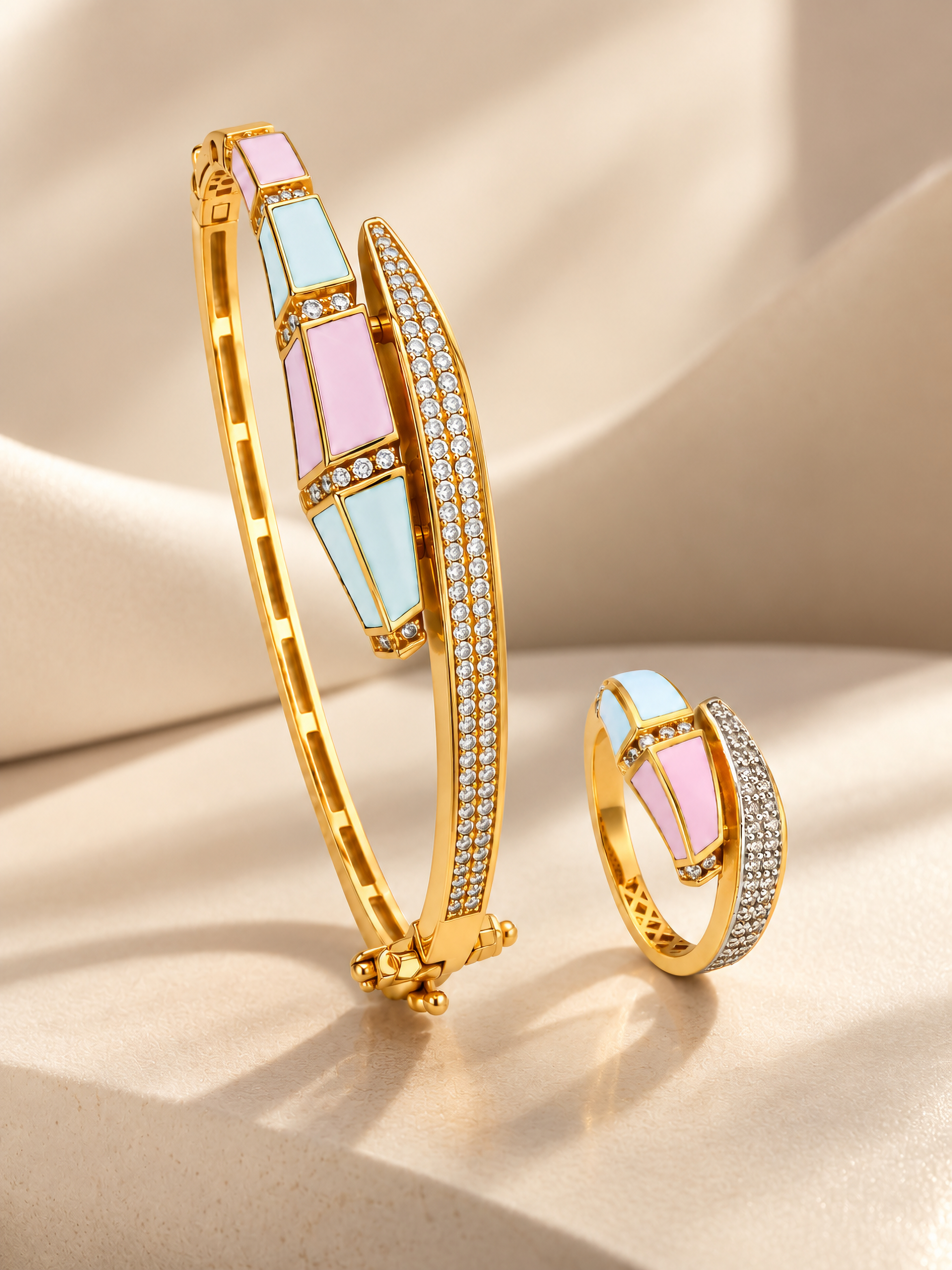 Gold jewellery at Pramukhpujan Jewels